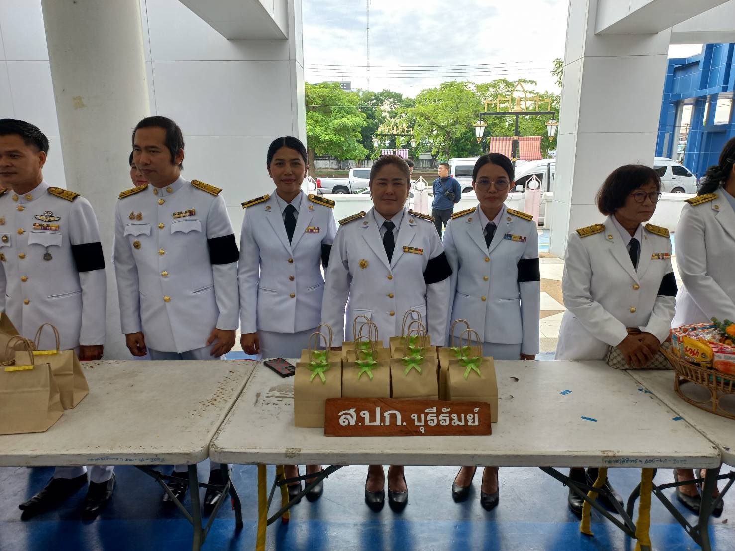 title - วันอังคารที่ 9 มิถุนายน 2569 นายประเสริฐ กาญจนเกียรติกุล ปฏิรูปปที่ดินจังหวัดบุรีรัมย์ มอบหมายให้นางสาวมณฑิรา ปานคง ผู้อำนาวยการกลุ่มการเงินบัญชีฯ พร้อมด้วยเจ้าหน้าที่ ส.ป.ก.บุรีรัมย์ ร่วมรัฐพิธีวันที่ระลึกคล้ายวันสวรรคต พระบาทสมเด็จพระปรเมนทรมหาอานันทมหิดล พระอัฐมรามาธิบดินทร